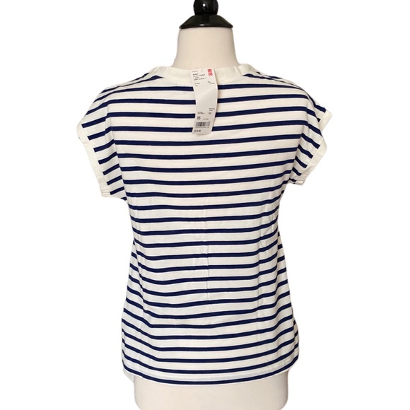 Uniqlo Striped V Neck T-Shirt - Picture 5 of 5